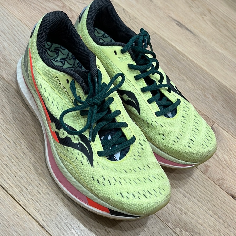 Saucony Endorphin Speed Running Sneakers. Sz w8.5.